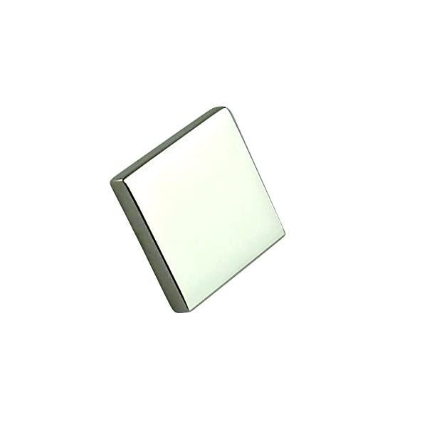 【ご購入後の当店からの連絡はご登録のメールアドレスに通知いたします。必ずご確認ください】【商品概要】四角形のシンプルなピンバッジサイズ：約縦1.7cm×横1.7cm材質：合金　コーティング：ロジウムメッキ留め具形状：バタフライクラッチパッケ...