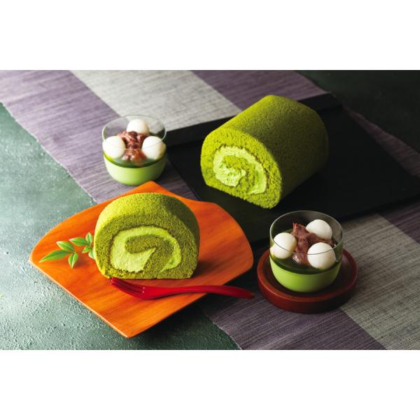 京都、和束産のお茶を石臼で抹茶に挽き上げた、濃厚な風味のロールケーキと、あんこと白玉をトッピングした抹茶プリンをセットにしました。