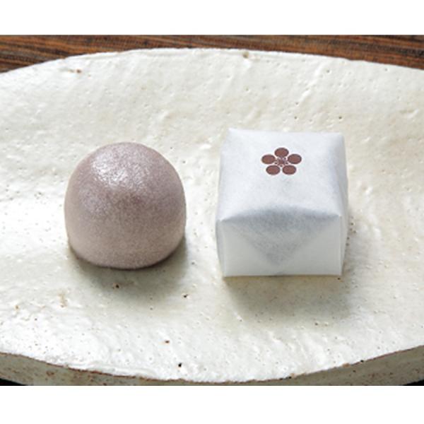 丹念に練り上げたこし餡を透き通るほどの薄皮で包んだ一口サイズのおまんじゅうです。十勝産小豆を使用し、ひかえめな甘さ、とろける口どけが特徴です。