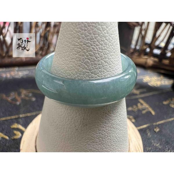 天然美しい逸品 広面翡翠 指輪