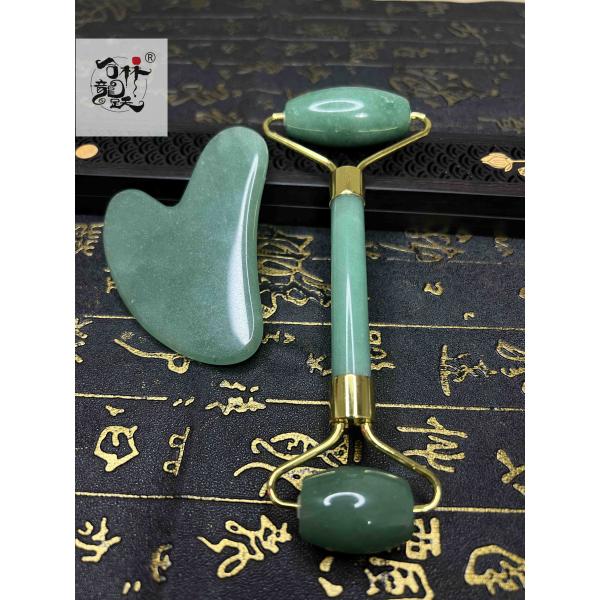 美しい玉髄 顔 体 かっさマッサージ板+ローラー写真は携帯で実物撮影となっております(最後の写真は実際の出荷商品の図)当店のすべての商品写真は自然光で実物をスマホで撮影されており、修飾や色調整も行われておらず、できる限り実際の商品と一致して...