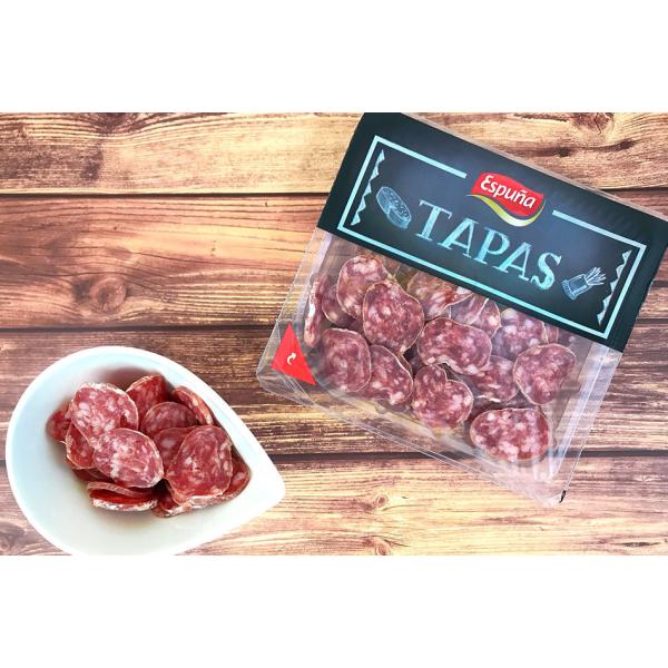 スペインカタルーニャ州の伝統的な白カビサラミ『フエ』を手軽に楽しめます♪　白カビ熟成の甘い香りと、噛むほどにあふれる旨みとコク、カマンベールチーズのような風味が口中に広がります。食べたい時に、開けるだけで食べられる手軽さが嬉しい、食べやすい...