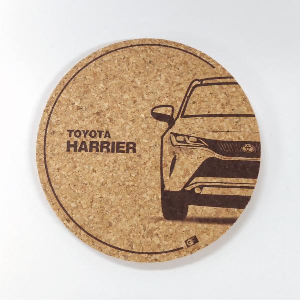 自動車メーカーより認可を受けて製作しています。約直径90mm　厚さ約5mm自分使いはもちろんお車好きの方にプレゼントしても喜ばれます。新車購入前に旧車の思い出として…ご家族、友人の納車のお祝いに！商品のデザイン、仕様、外観、価格は予告なく変...