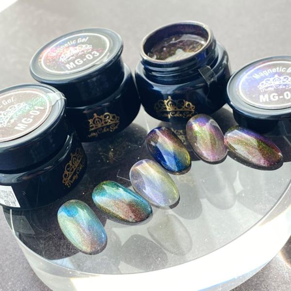 商品名：プリティーマグネティックジェル内容量：3ml種類：MG-01〜MG-36商品説明：最高級のマグネット素材をふんだんに使用した絶妙な輝きのマグネティックジェル。生産地：Made In Taiwan発売元：株式会社グレースガーデン（01...