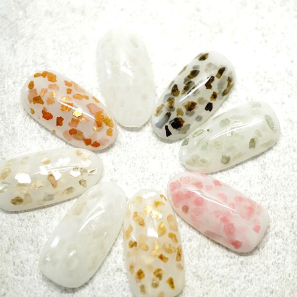 雲母ネイル　雲母フレーク　ジェルネイル商品名 ネオグレース　マイカフレーク商品説明 天然マイカがフレーク状になった、ニュアンスネイルに最適な商品。大容量2g入り。数量 2g広告文責 株式会社グレースガーデン0120-102828商品区分 雑貨