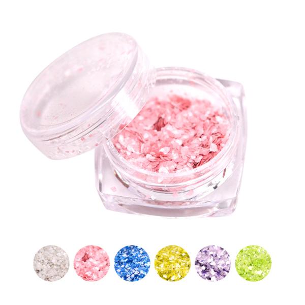 新しいジェルネイルアートグッズが登場しました。フレーク状でクラッシュシェルとはまた違ったニュアンスのアートが楽しめるアート用商品です。アラビアンパウダー風キャンディーパウダー