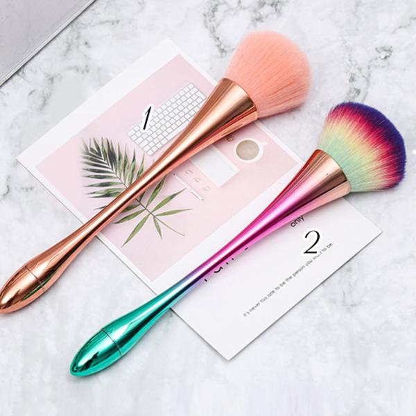 商品名:ダストブラシ商品説明:高級感たっぷりのダストブラシ。毛が柔らかく、優しくダストを除去できます。種類:1、2広告文責:株式会社グレースガーデン　　　　　0120-102828商品区分:雑貨