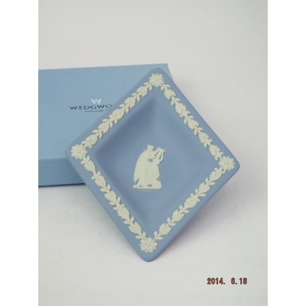 ウェッジウッド ジャスパー ダイヤトレイ ペールブルーWEDGWOOD Jasper TRAY DIAMONDウェッジウッド ジャスパーウェア ダイヤモンド型のお皿製造国：MADE IN THE U.K.（英国製）大きさ：15x12cm