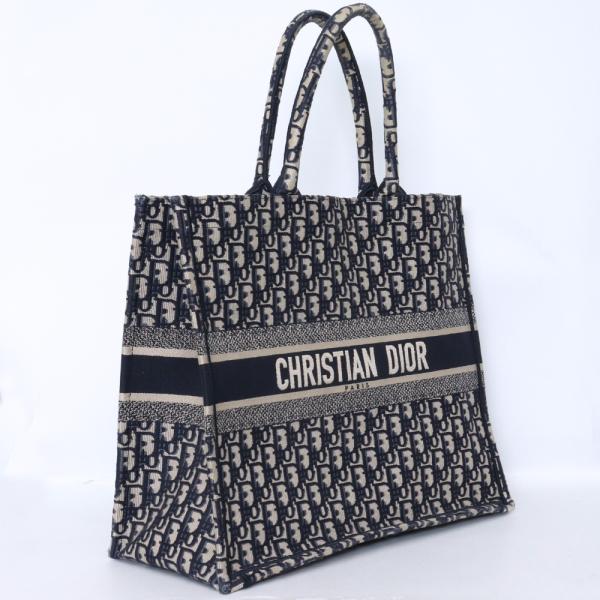 Dior ロゴ入りキャンバスハンドバッグ ディオールのアイコンバッグ「レディ ディオール」にキャンバス