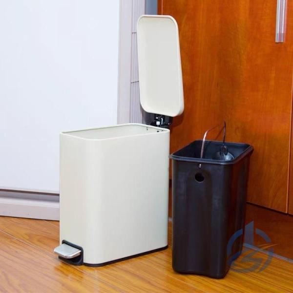 ゴミ箱 ペダルペール ふた付き ペダル式 音無し コンパクト 場所とらない 防臭 5L ステンレス ioso 黒い 四角 日常使い 暮らしを快適に 使いやすい 新生活
