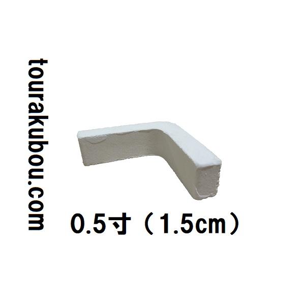 □ムライト製□高さ…約15mm通常3本（3点）もしくは4本（4点）で棚板を支えます。上に積み上げる場合は下段と同じ位置に支柱を立て、上から下まで1本の柱になるように使用します。
