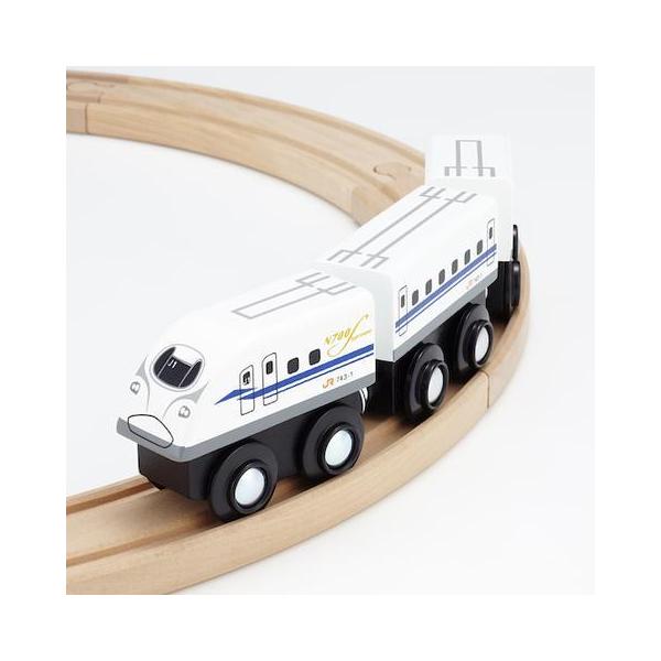 グランパパの木製レールセットで走行可能な日本の鉄道車両です。お子様が握りやすい丸みを帯びた形は触れると木のぬくもりを感じられます。でもよく見ると本物の列車そっくりなこだわりがつまっていますので鉄道好きさんにも納得のクオリティ。電車が大好きな...