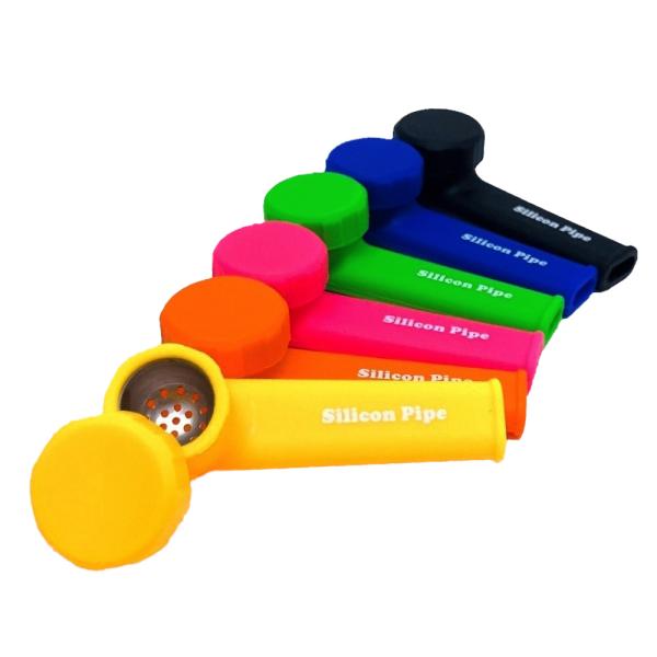 熱や衝撃を気にせずに使えるシリコン製のパイプです。はめ込み型のステンレス製スクリーンカップは取り外して丸洗いでき、簡単にメンテナスできます。フタ付きで持ち歩きにも便利。【商品詳細】サイズ：長さ8.8cm 幅1.8cm火皿直径：20mm素材：...