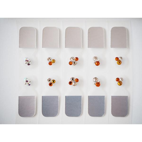 ピンセットを使用せず、テープ接着面に指が触れずに付けられるタブ付きテープ。初めての方でもワン・ツー・スリーで簡単装着できます。商品の素材は、安心・安全、天然のゴムを使用した肌に優しい日本製医療テープ、ツボ粒球はチタン99.9%、スワロフスキ...