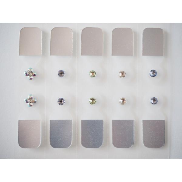 ピンセットを使用せず、テープ接着面に指が触れずに付けられるタブ付きテープ。初めての方でもワン・ツー・スリーで簡単装着できます。商品の素材は、安心・安全、天然のゴムを使用した肌に優しい日本製医療テープ、ツボ粒球はチタン99.9%、スワロフスキ...