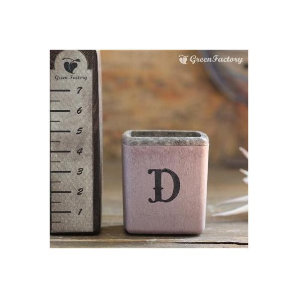 ■商品について小さな鉢に、アルファベットDの文字をスタンプしました。組み合わせで、様々なシーンでご活用いただけます。※キューブ（S）１個の価格です。※鉢は写真６枚目の４色からお選びいただけます。　注文時に備考欄よりお知らせください。■鉢につ...