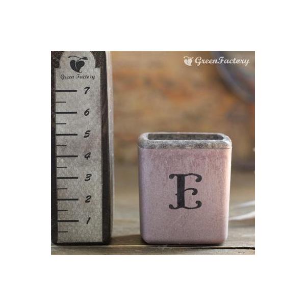 ■商品について小さな鉢に、アルファベットEの文字をスタンプしました。組み合わせで、様々なシーンでご活用いただけます。※キューブ（S）１個の価格です。※鉢は写真６枚目の４色からお選びいただけます。　注文時に備考欄よりお知らせください。■鉢につ...