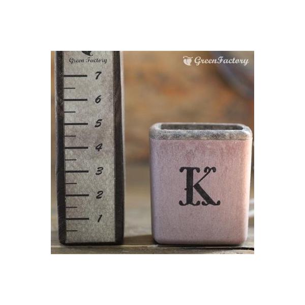 ■商品について小さな鉢に、アルファベットKの文字をスタンプしました。組み合わせで、様々なシーンでご活用いただけます。※キューブ（S）１個の価格です。※鉢は写真６枚目の４色からお選びいただけます。　注文時に備考欄よりお知らせください。■鉢につ...
