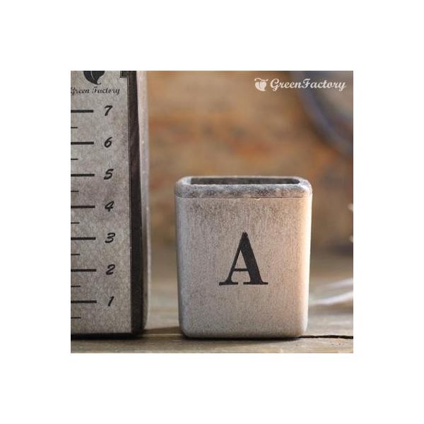 ■商品について小さな鉢に、アルファベットＡの文字をスタンプしました。組み合わせで、様々なシーンでご活用いただけます。※キューブ（S）１個の価格です。※鉢は写真５枚目の４色からお選びいただけます。　注文時に備考欄よりお知らせください。■鉢につ...