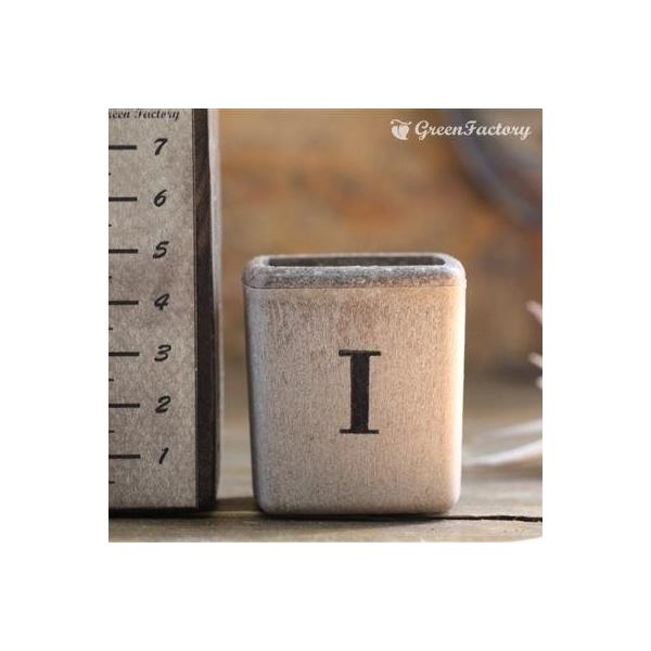 ■商品について小さな鉢に、アルファベットIの文字をスタンプしました。組み合わせで、様々なシーンでご活用いただけます。※キューブ（S）１個の価格です。※鉢は写真５枚目の４色からお選びいただけます。　注文時に備考欄よりお知らせください。■鉢につ...