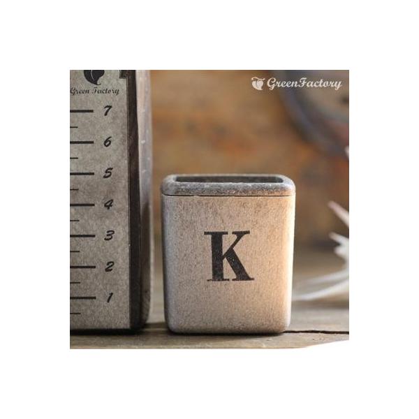 ■商品について小さな鉢に、アルファベットKの文字をスタンプしました。組み合わせで、様々なシーンでご活用いただけます。※キューブ（S）１個の価格です。※鉢は写真５枚目の４色からお選びいただけます。　注文時に備考欄よりお知らせください。■鉢につ...