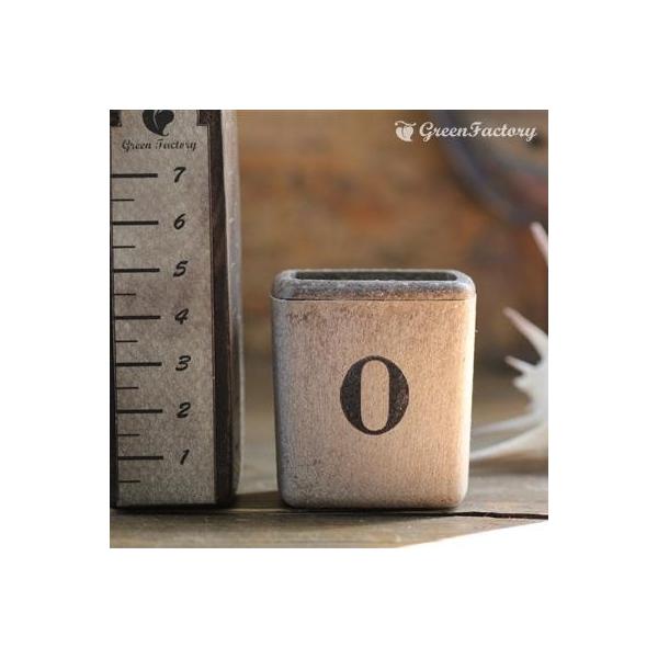 ■商品について小さな鉢に、アルファベットOの文字をスタンプしました。組み合わせで、様々なシーンでご活用いただけます。※キューブ（S）１個の価格です。※鉢は写真５枚目の４色からお選びいただけます。　注文時に備考欄よりお知らせください。■鉢につ...