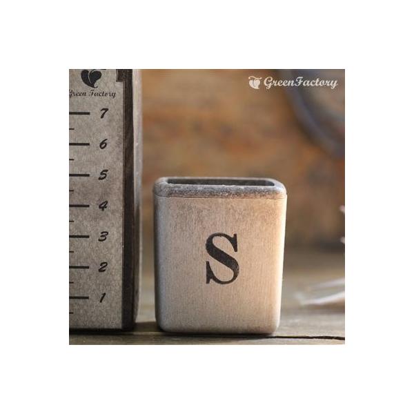 ■商品について小さな鉢に、アルファベットSの文字をスタンプしました。組み合わせで、様々なシーンでご活用いただけます。※キューブ（S）１個の価格です。※鉢は写真５枚目の４色からお選びいただけます。　注文時に備考欄よりお知らせください。■鉢につ...