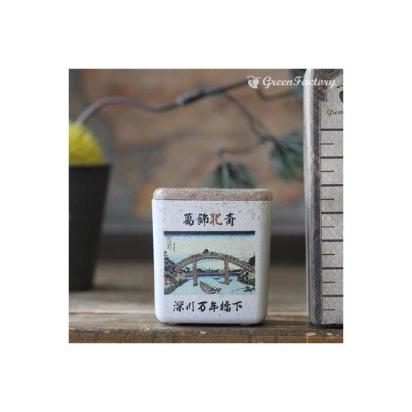 ■商品について小さな鉢に、浮世絵を転写しました。店頭に、または玄関、和室にと様々なシーンでご活用いただけます。サボテン、多肉はもちろん、ミニ盆栽やプリザーブドフラワーなどのアレンジに使っても可愛いですね。※キューブ（S）１個の価格です。■鉢...