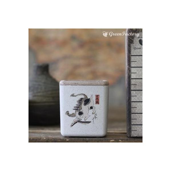 ■商品について小さな鉢に、浮世絵(猫）を転写しました。店頭に、または玄関、和室にと様々なシーンでご活用いただけます。サボテン、多肉はもちろん、ミニ盆栽やプリザーブドフラワーなどのアレンジに使っても可愛いですね。※キューブ（S）１個の価格です...