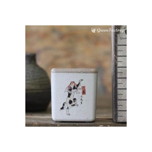 ■商品について小さな鉢に、浮世絵(猫）を転写しました。店頭に、または玄関、和室にと様々なシーンでご活用いただけます。サボテン、多肉はもちろん、ミニ盆栽やプリザーブドフラワーなどのアレンジに使っても可愛いですね。※キューブ（S）１個の価格です...