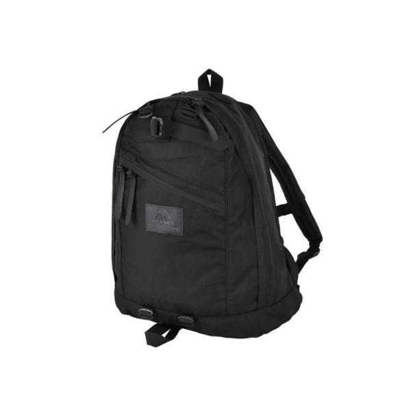 ブランド創業当時から存在するデイパック（DAY PACK）にラップトップ専用コンパートメントを追加しました。　クラシックな見た目とは反し、このパックは幾度かのアップデートを経ることで現在でも日常使い、またはアウトドアのワンデイアクティビティ...