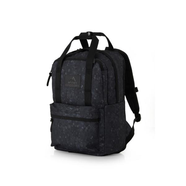 小柄な女性の背中にもよくフィットするようデザインされた小ぶりなバックパックです。フロントとトップのジッパーポケット、両サイドのボトルポケットなど多彩なポケットを備え、小さくコンパクトでも1日に必要なものは十分に持ち歩くことができるパックです...