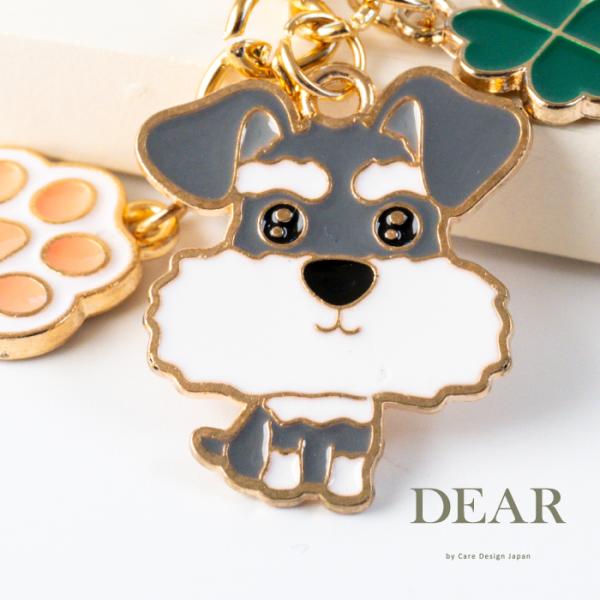 愛犬家にぴったりのキーホルダーが登場しました。優しくて人懐っこい表情が魅力のシュナウザーをモチーフにした、温かみのあるデザインに、幸運の象徴・四つ葉のクローバーと、可愛い肉球チャームを組み合わせた特別なアイテムです。高級感のあるゴールドカラ...