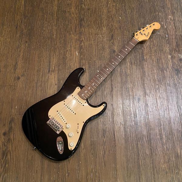 Squier Squier Stratocaster Electric Guitar スクワイア フェンダー