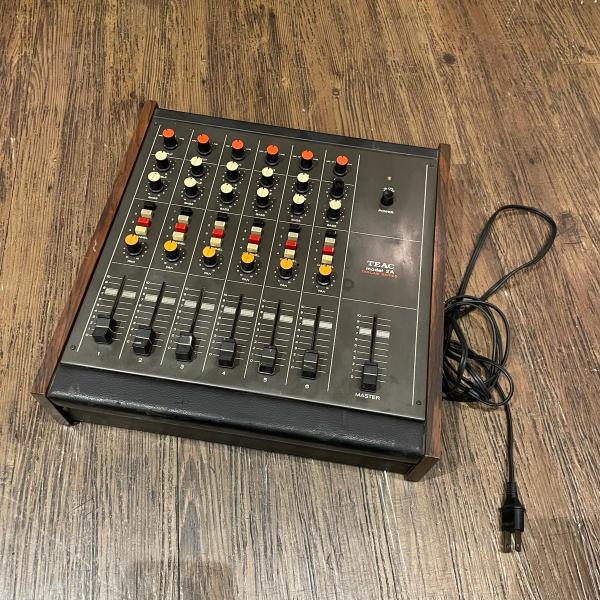 配信機器・PA機器・レコーディング機器 TEAC Model-2 Audio Mixer Bibb Technical Services. TEAC Model 2 Audio Mixer