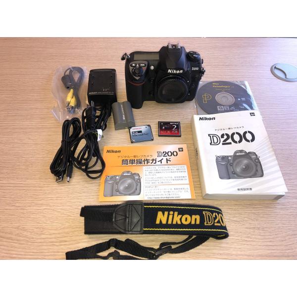 （中古品）Nikon デジタル一眼レフカメラ D200 ボディ本体商品写真はサンプル写真となっております。写真の商品が届くわけでは御座いません。用途機能として最低限の付属品はお送りいたしますが取扱説明書、リモコン等含まれていない場合もござい...