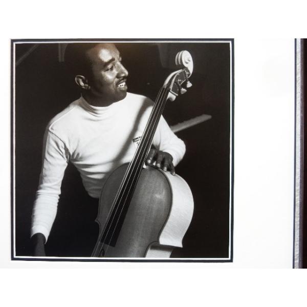 ●Ray Brown/Jazz cello Recirding Studio Photo1960アートピクチャーの額装品●アートピクチャーサイズ（約24mmx24cm）●額/木製/ブラック/ガラス仕様　外枠寸法　37cｍｘ37cｍ 専用箱、...