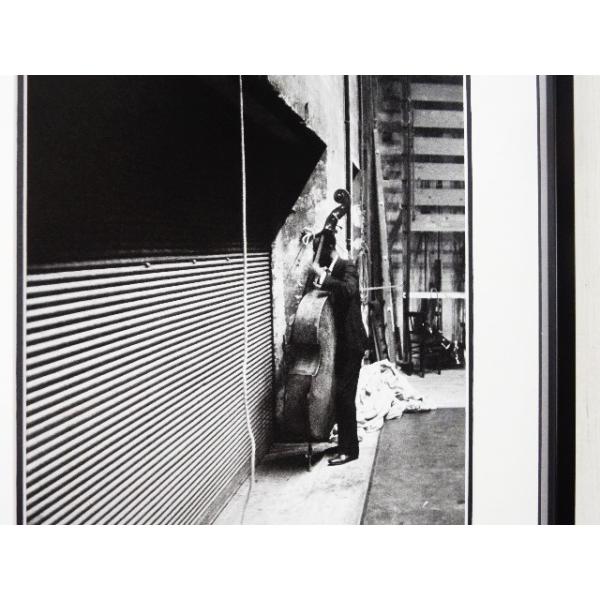 ●Percy Heath.MJQ/モダンジャズ・カルテット/NY.1953/アートピクチャーの額装品●アートピクチャーサイズ　（約31cmx23cm）●額/木製/ホワイト＆ブラック/シルバーライン/黒額/アクリル仕様　　外枠寸法 44cｍｘ...