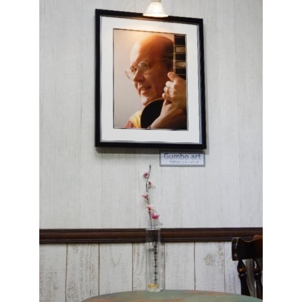 ●ジム・ホール 1970/アートピクチャーの額装品●アートピクチャーサイズ（約32cmx25cm）●額/木製/ホワイト＆ブラック/シルバーライン/黒額/アクリル仕様　　外枠寸法　約44cｍｘ37cｍ　専用箱、吊下げ備品付