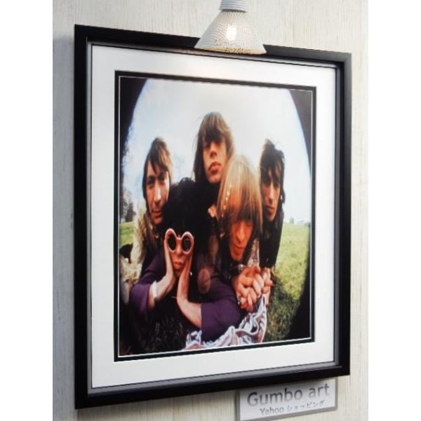 ●ローリングストーンズ/1968/アートピクチャーの額装品●ピクチャーサイズ（約34cmx27cm） ●木製額/ブラック/アクリル仕様　額外寸法　44cｍｘ37cｍ　専用箱、吊下げ備品付●2mmアクリル板で軽量、安全、長期保存が可能です