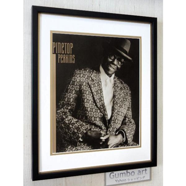 ●パイントップ・パーキンス/Pinetop Perkins/アートピクチャーの額装品●アートピクチャーサイズ（約32cmx25cm）●額/木製/ホワイト＆ゴールド/ゴールドライン/黒額/アクリル仕様　　外枠寸法　約44cｍｘ37cｍ　専用箱...