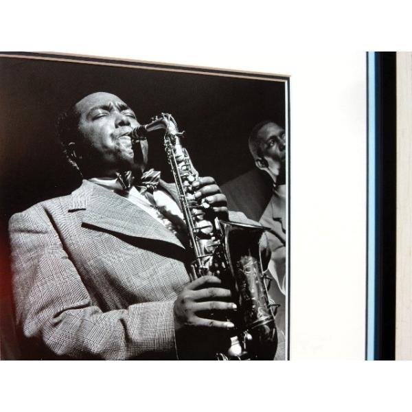 ●Charlie Parker  NY.1949/アートピクチャーの額装品●アートピクチャーサイズ（約33cmx24cm）●額/木製/ブラック/アクリル仕様　外枠寸法　44cｍｘ37cｍ 専用箱、吊下げ備品付●2mmアクリル板で軽量、安全で...