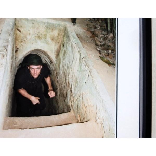 ●ブライアン・アダムス/ホーチミン・トラベル.1994.アートフォトの額装品●Bryan Adams.Vietcong's Cu Chi Tunnels.Ho Chi Minh City.1994●アートフォト・サイズ 約33cmx24cm...