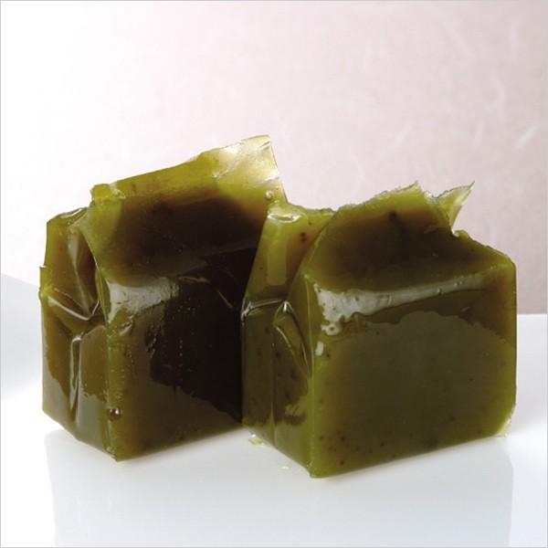 2014年1月13日受注分より価格変更になります！新価格：1000円（税別）に変更させて頂きます。「ぐり茶の杉山」の一口羊羹は、　　　　昔ながらの釜製法で練り上げられた羊羹。直火にかけた釜で豆と砂糖をじっくり炊き上げ、豆と砂糖がしっかり結合...