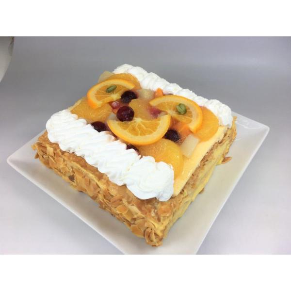 オーナーの柳舘功シェフ監修によるフルーツミルフィーユは、たっぷりのフルーツとクリームの甘み、パイ生地のサクサク感が特徴です。ギフト プレゼント ご褒美 贈り物 贈答 送料無料 ご自宅用 中元 歳暮 御祝 お祝い グルメ 食品 おすすめ オス...