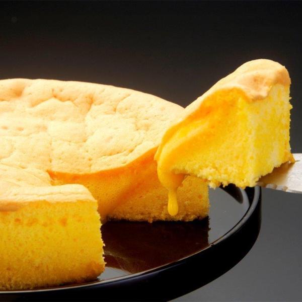 卵黄をたっぷりと使った半熟状のかすてらです。ギフト プレゼント ご褒美 贈り物 贈答品 送料無料 ご自宅用 中元 歳暮 御祝 お祝いお正月、バレンタインデー、ホワイトデー、母の日、父の日、敬老の日、クリスマス、お誕生日、記念日のプレゼント、...