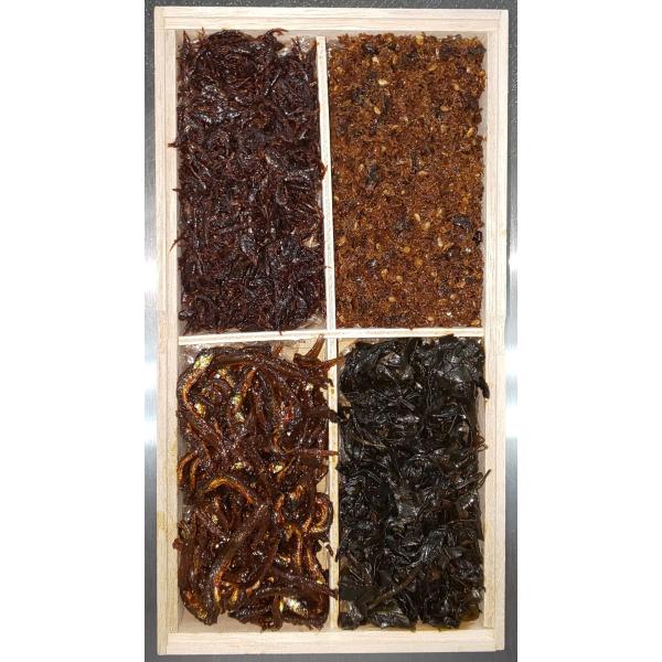 昭和22年に築地にて生まれ、今年で創業73年目を迎えました。 創業以来、厳選した国産素材を中心に、旨味を最大限に活かす醤油をはじめ、調味料や炊き方にもこだわり続けております。お手軽に少しずつお召し上がり頂けるように、人気の葉唐辛子をはじめ、...