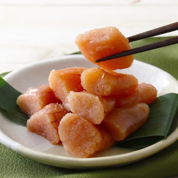 辛子明太子の職人が手掛け、幅広い年齢層にも食べやすいおいしさです。かつおと昆布の合わせだしにお酒で味を引き締めました。低塩仕様での漬込み（塩分3％前後）で食べやすい辛子明太子です。ギフト プレゼント ご褒美 贈り物 贈答品 送料無料 ご自宅...