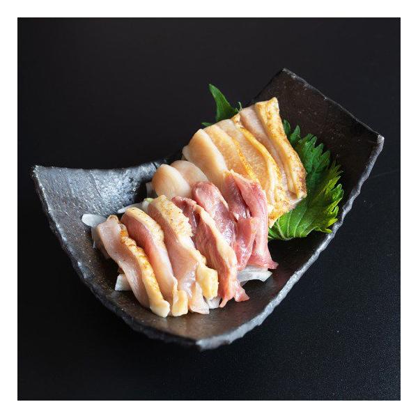 人気No1商品の鶏刺しと大摩桜オリジナル醤油セットです。大摩桜ならではの鶏肉とは思えない食感で、新鮮で旨味の濃い美味しさが口いっぱいに広がります。一番の美味し食べ方はお刺身ですが、塩焼きタレ焼き、湯引き、しゃぶしゃぶや柚子胡椒で炒めるのもお...