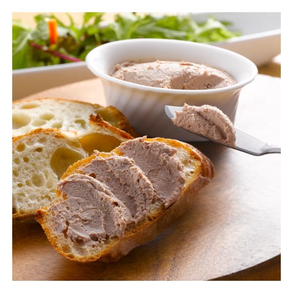 口の中でとろけるなめらかな舌触りは、豚のレバーでつくったとは思わせないほどの絶妙な食感。臭みがなく、レバーが苦手な方でも癖になるおいしさです。クラッカーやバケットと合わせると、赤ワインと最高のペアリング。鉄分、たんぱく質もたっぷりのヘルシー...